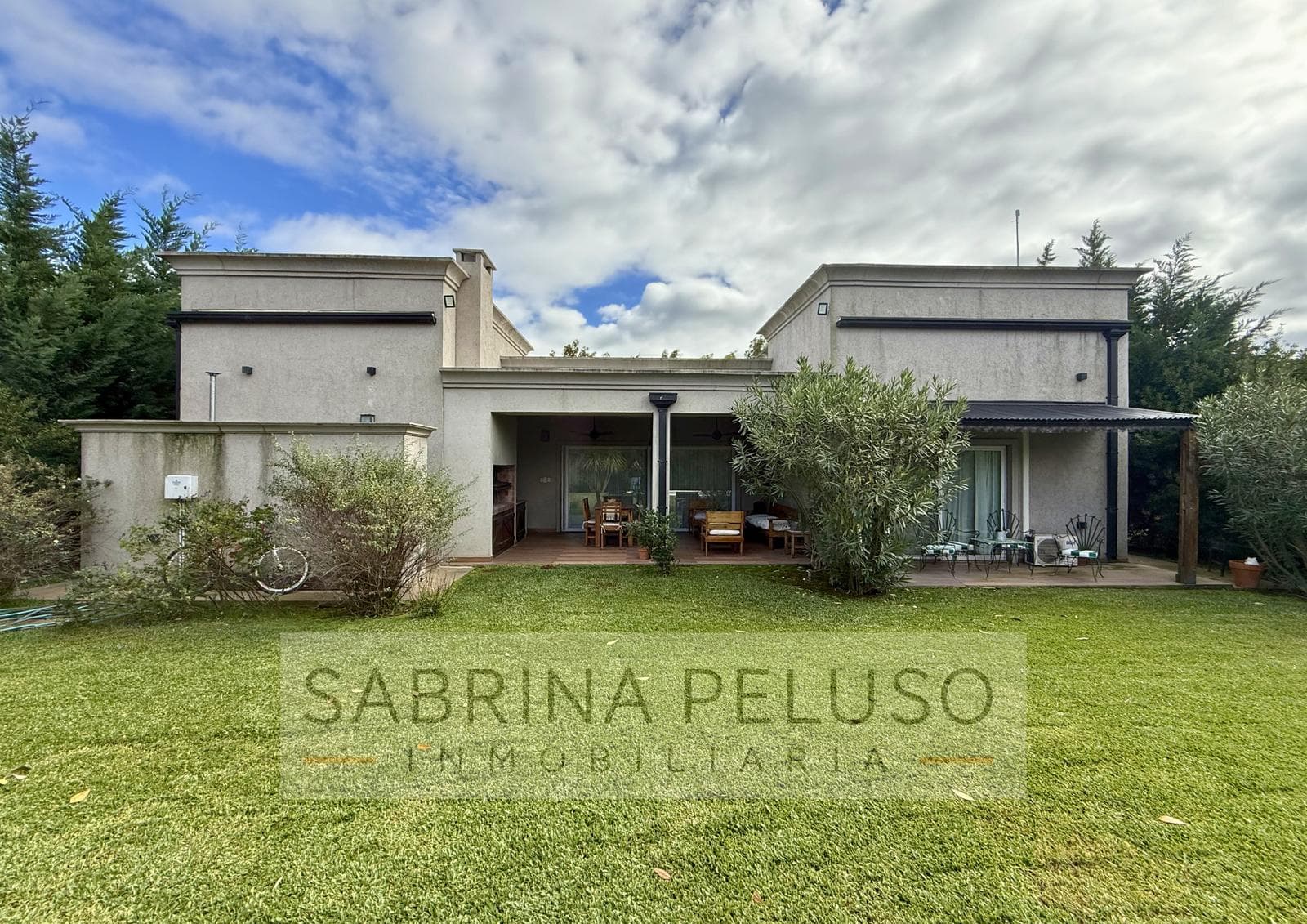House for Sale in Prados del Oeste I | 3 Bedrooms, Suite, Pool, and Patio with Grill