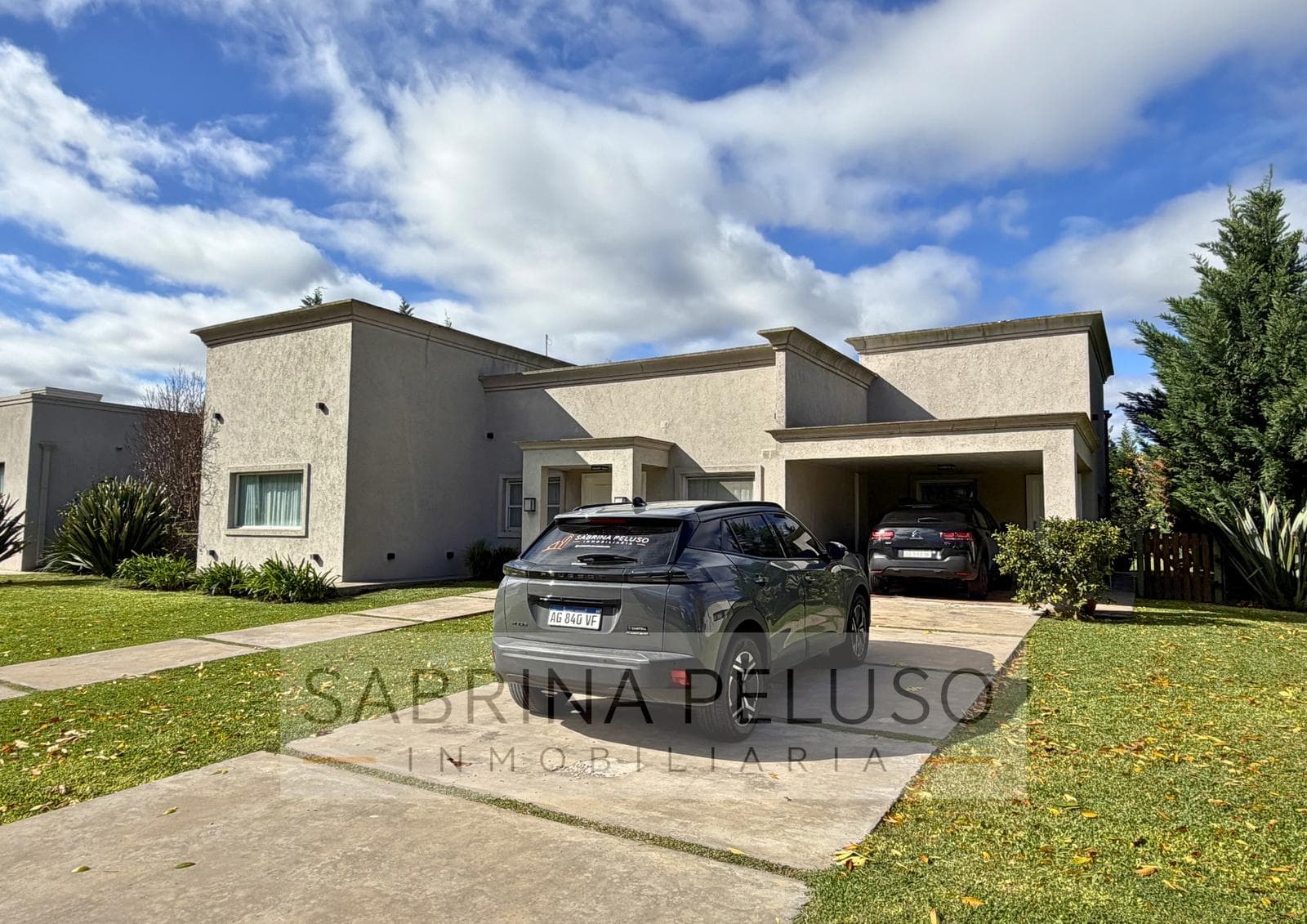 House for Sale in Prados del Oeste I | 3 Bedrooms, Suite, Pool, and Patio with Grill