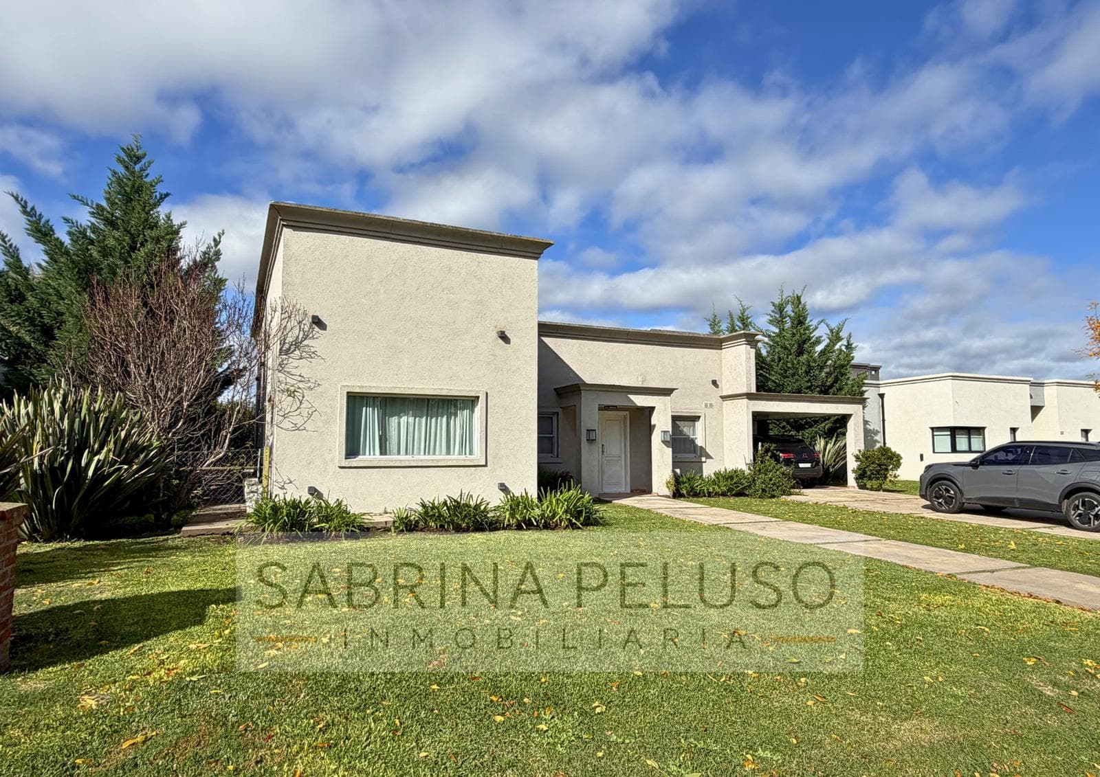 House for Sale in Prados del Oeste I | 3 Bedrooms, Suite, Pool, and Patio with Grill