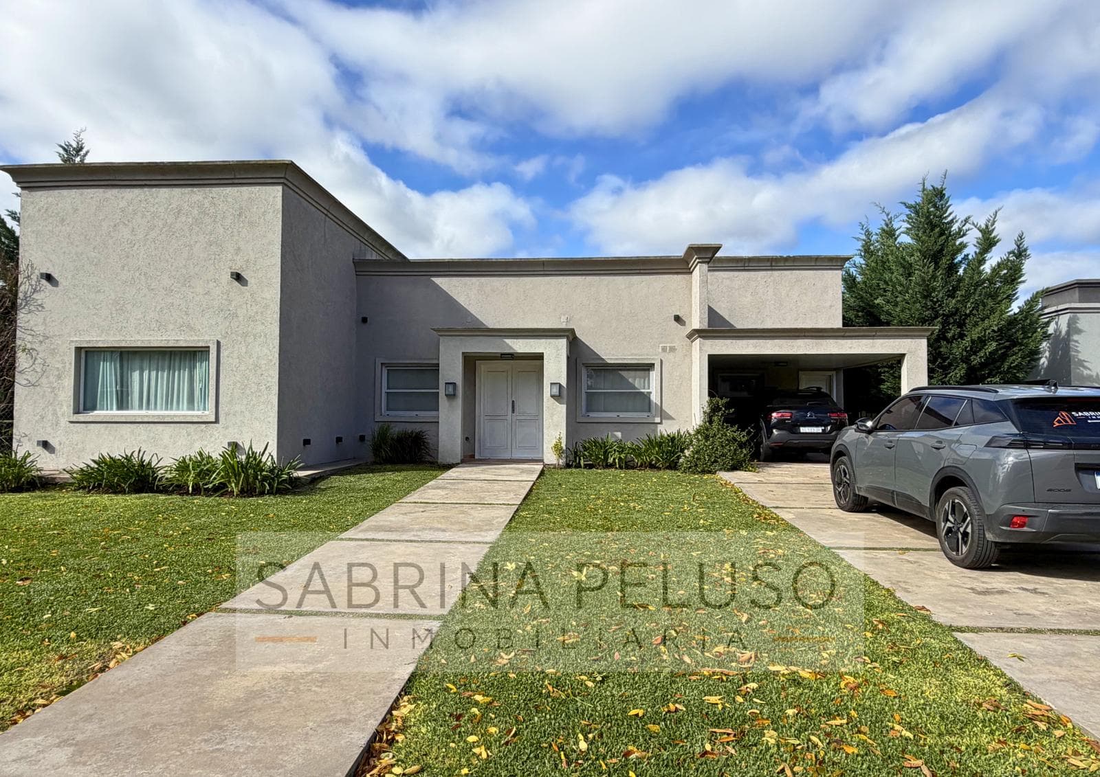 House for Sale in Prados del Oeste I | 3 Bedrooms, Suite, Pool, and Patio with Grill