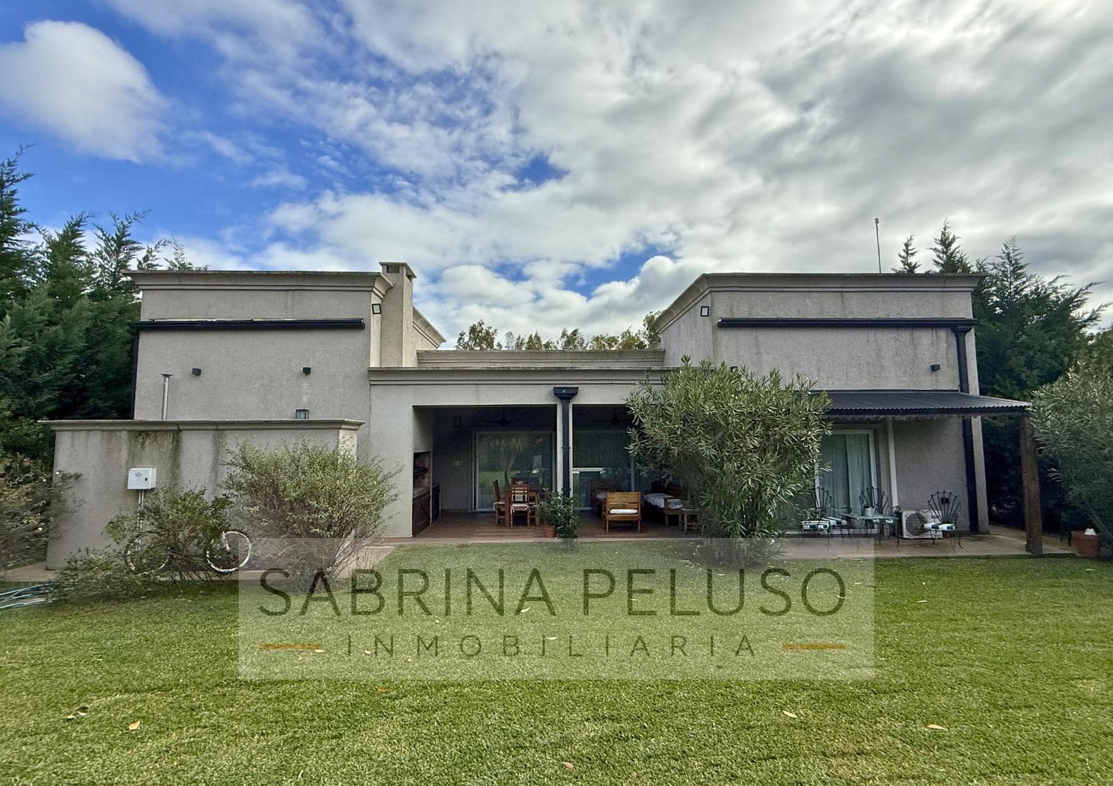 House for Sale in Prados del Oeste I | 3 Bedrooms, Suite, Pool, and Patio with Grill