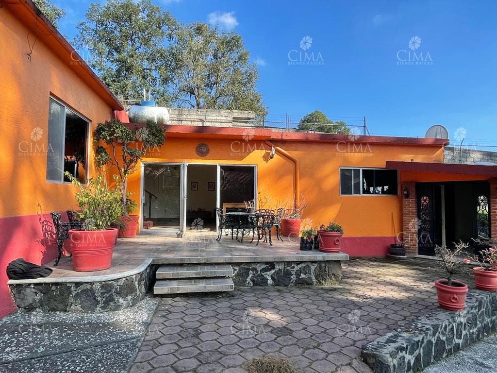 Venta casa jardín con bosque - V402