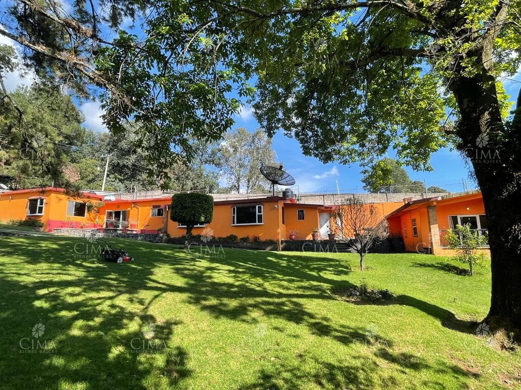 Venta casa jardín con bosque - V402