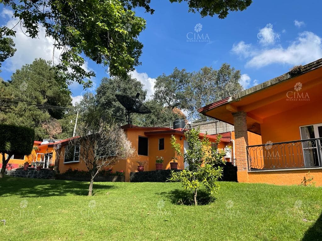 Venta casa jardín con bosque - V402
