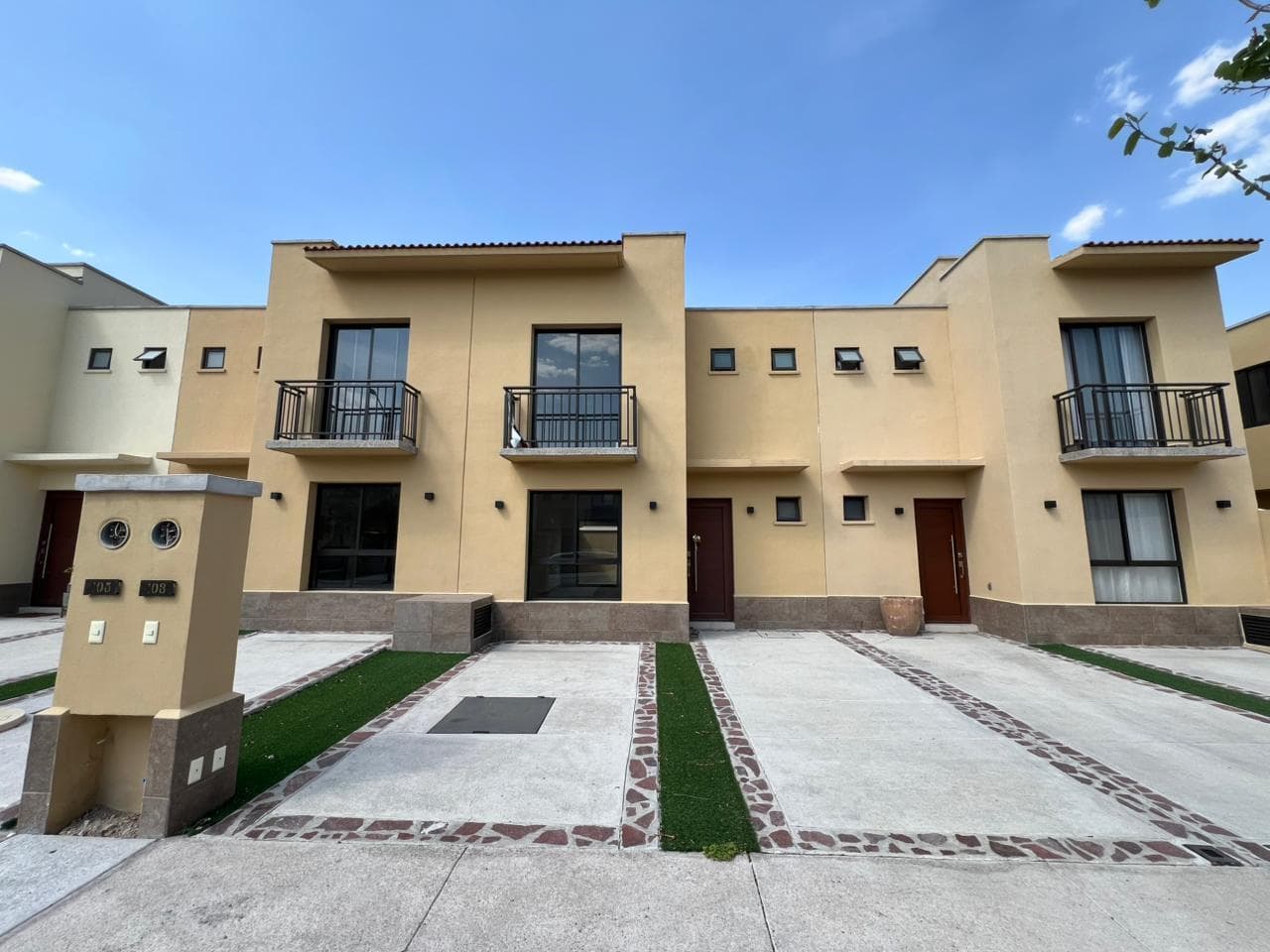 Casa con 3 Recámaras y amenidades con Alberca