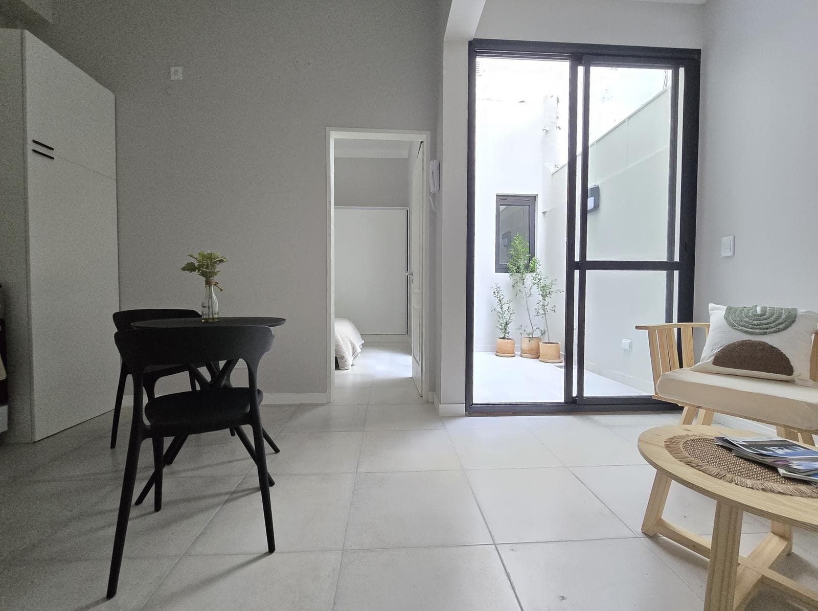 2-room apartment with a patio—in impeccable condition!