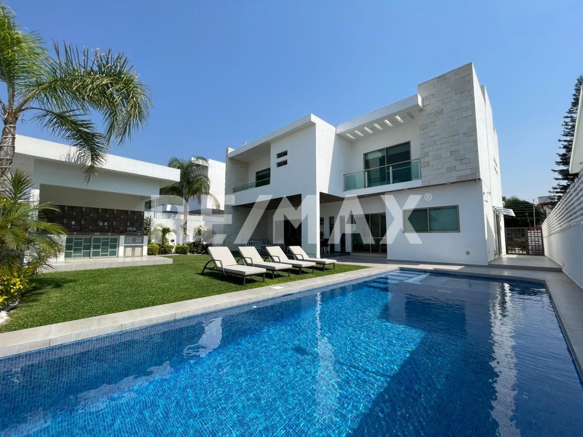 House for Sale in the Lomas de Cocoyoc Subdivision
