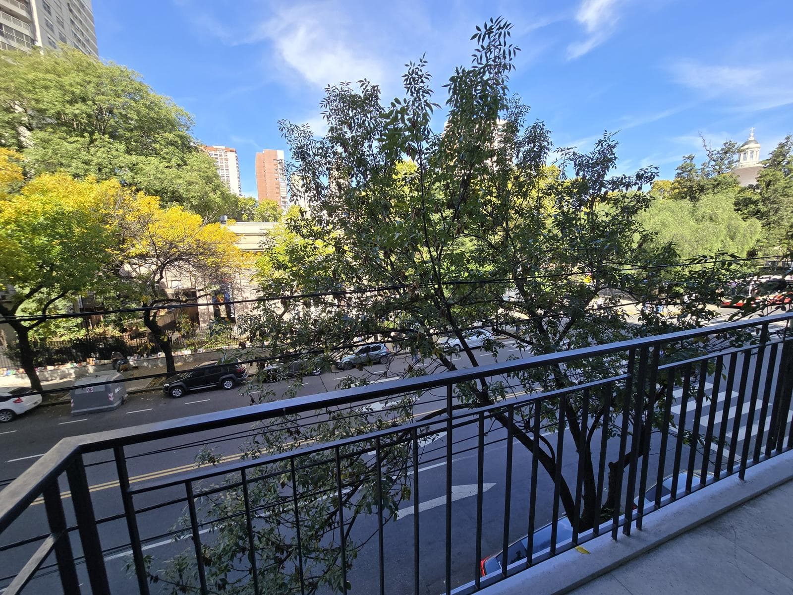 3-bedroom apartment with a balcony in Belgrano, featuring an en suite bathroom and a walk-in closet