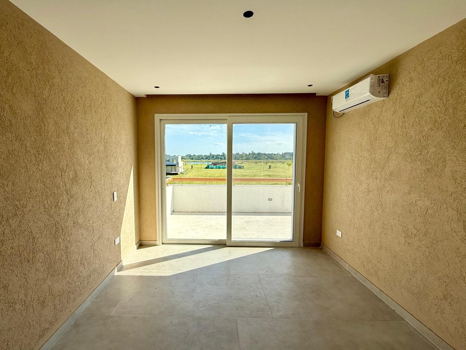 House for Sale in El Naudir
