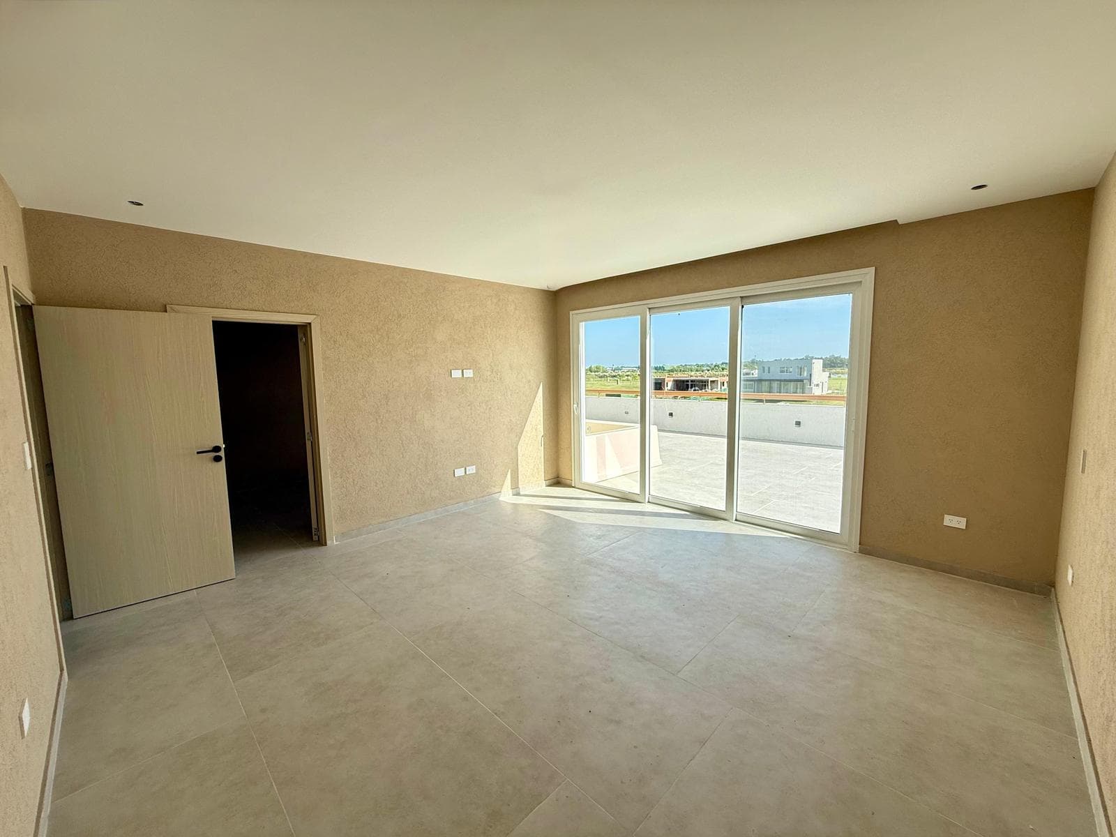 House for Sale in El Naudir