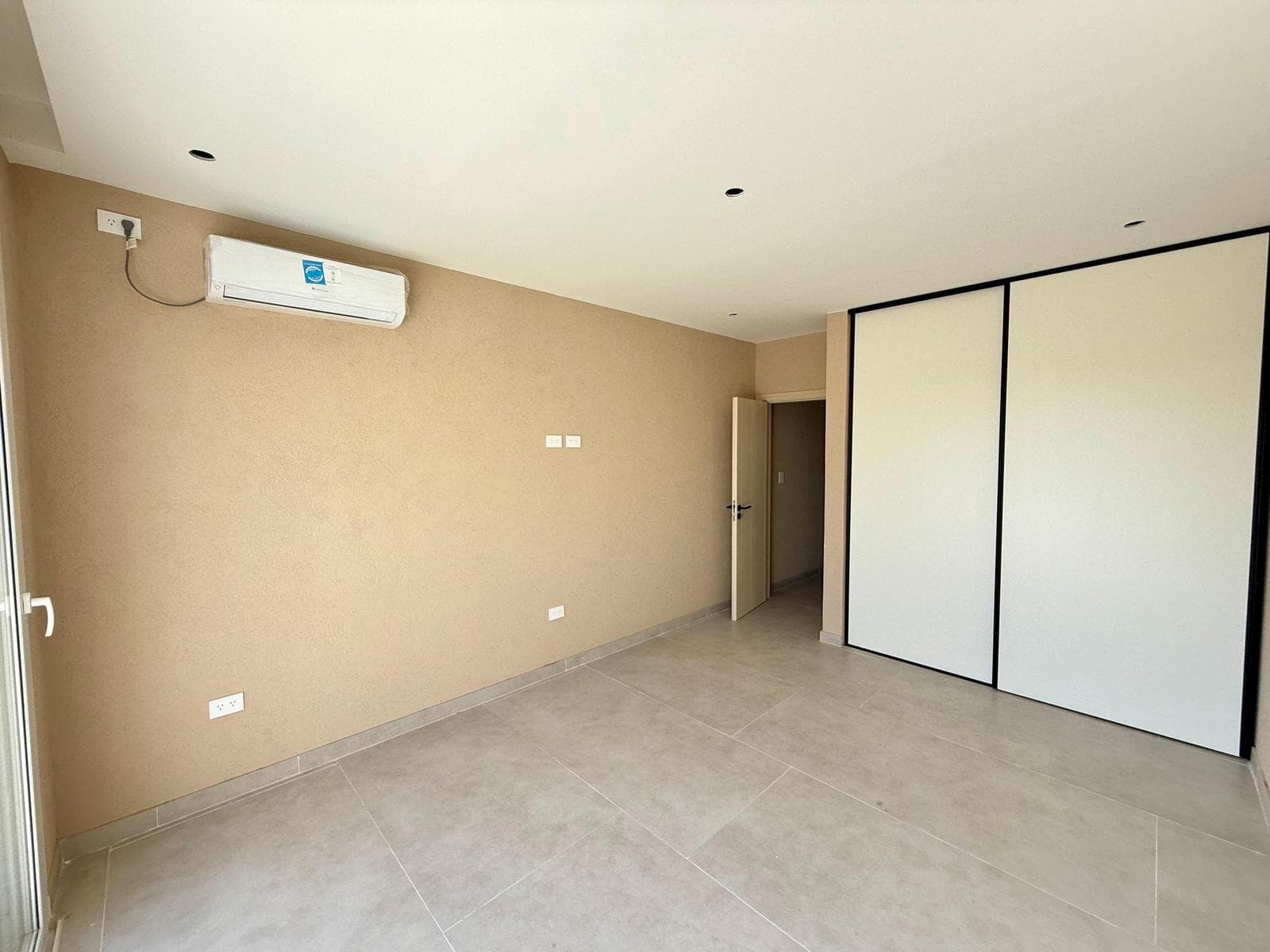 House for Sale in El Naudir