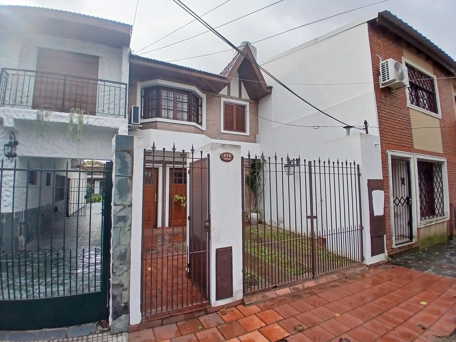 2-Bedroom Duplex Apartment with Patio in a Great Neighborhood in Banfield FOR SALE