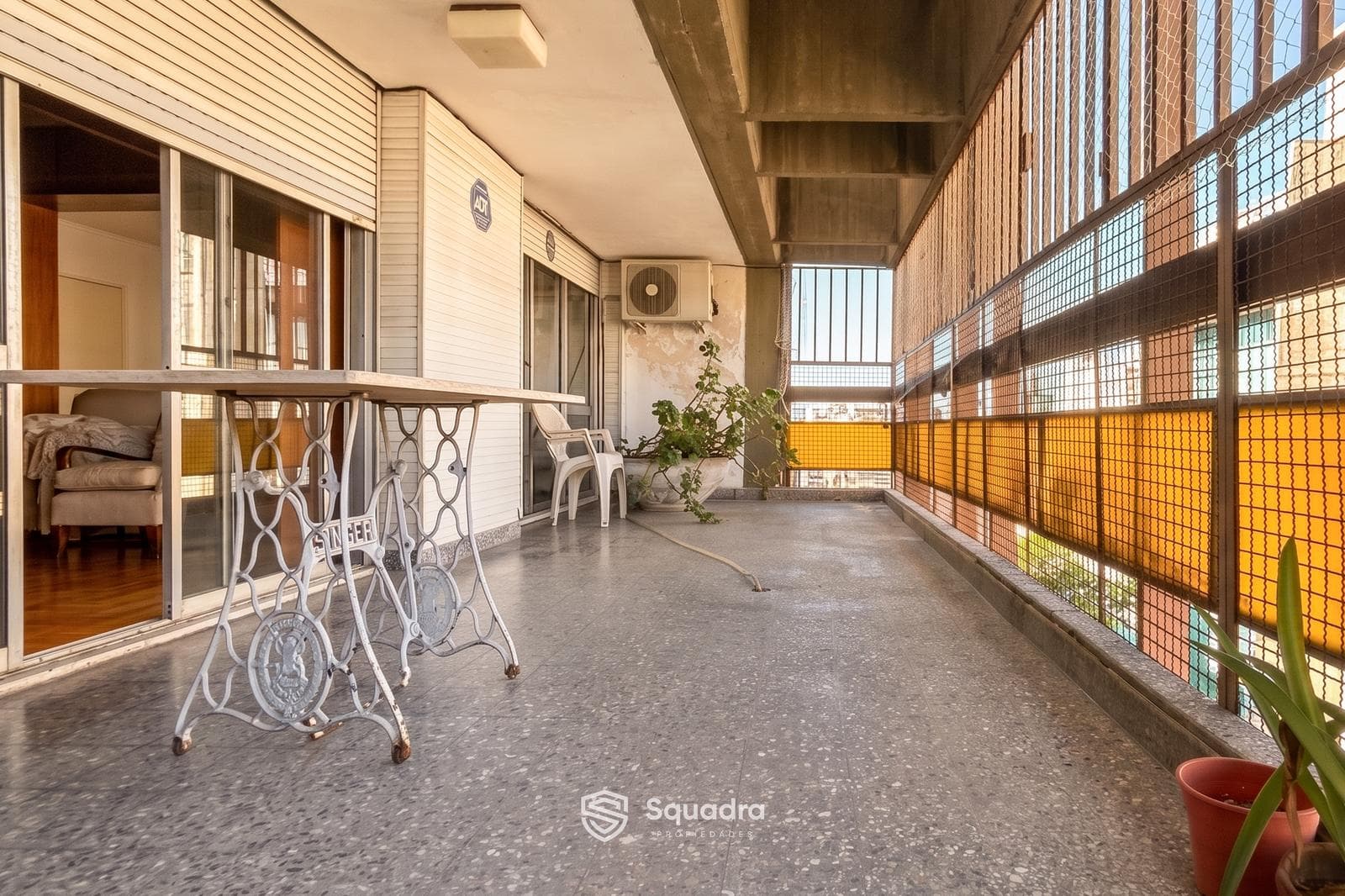 FOR SALE | TRADE - 2-bedroom apartment with a multi-purpose room and a balcony - Downtown, Rosario - QUALIFIES FOR A MORTGAGE
