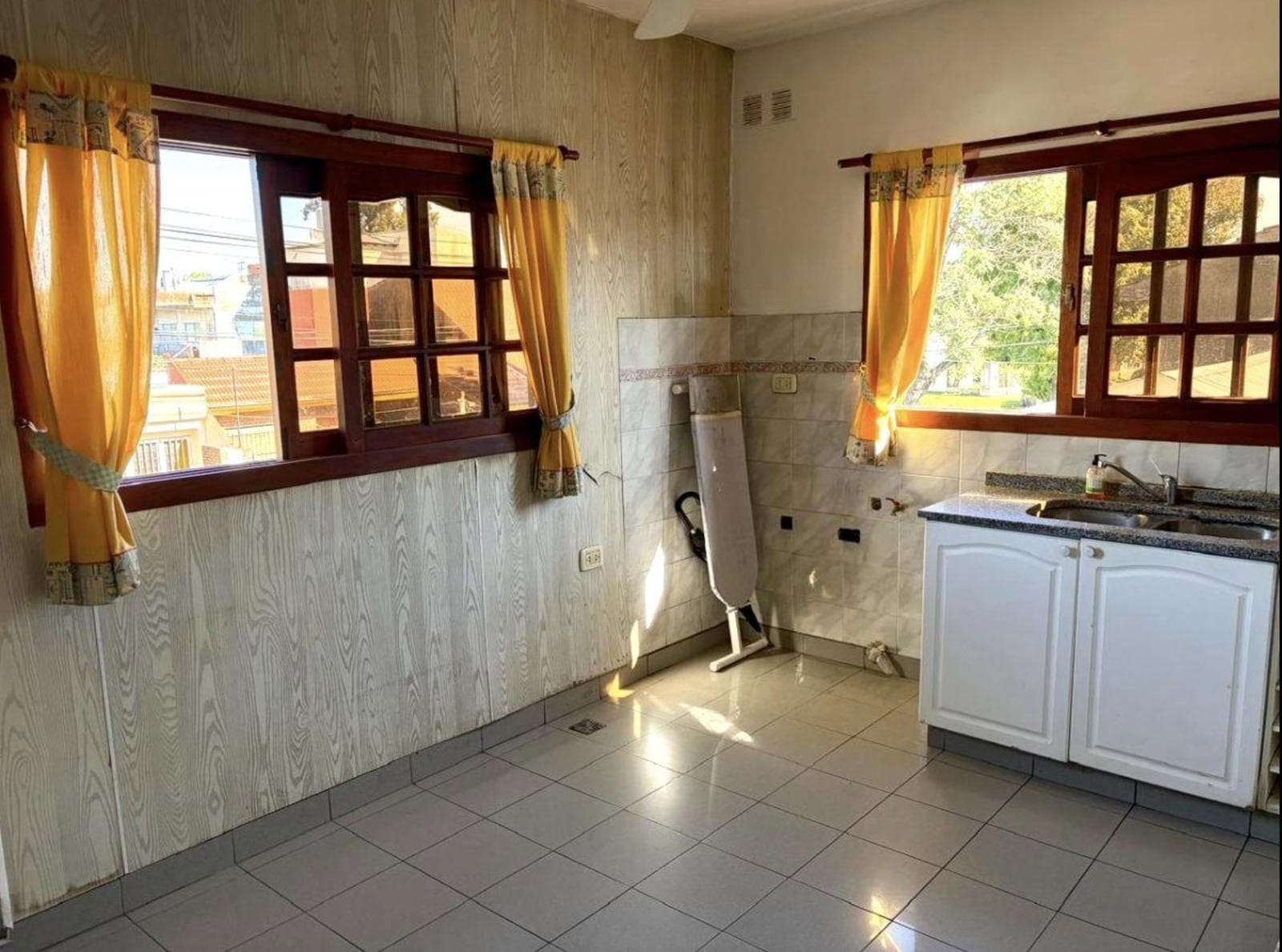 House for Sale - 3 Stories - Martinez - San Isidro