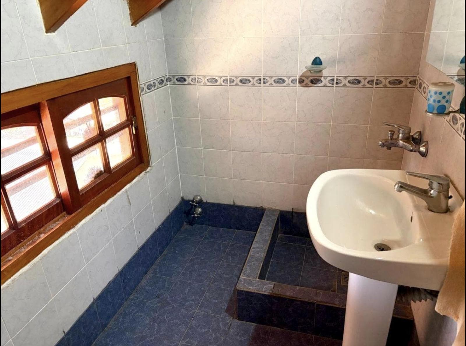 House for Sale - 3 Stories - Martinez - San Isidro