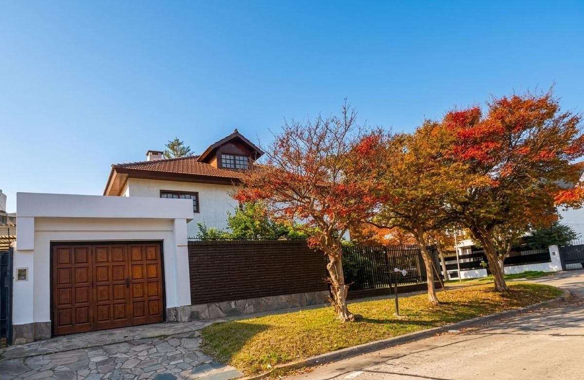 House for Sale - 3 Stories - Martinez - San Isidro