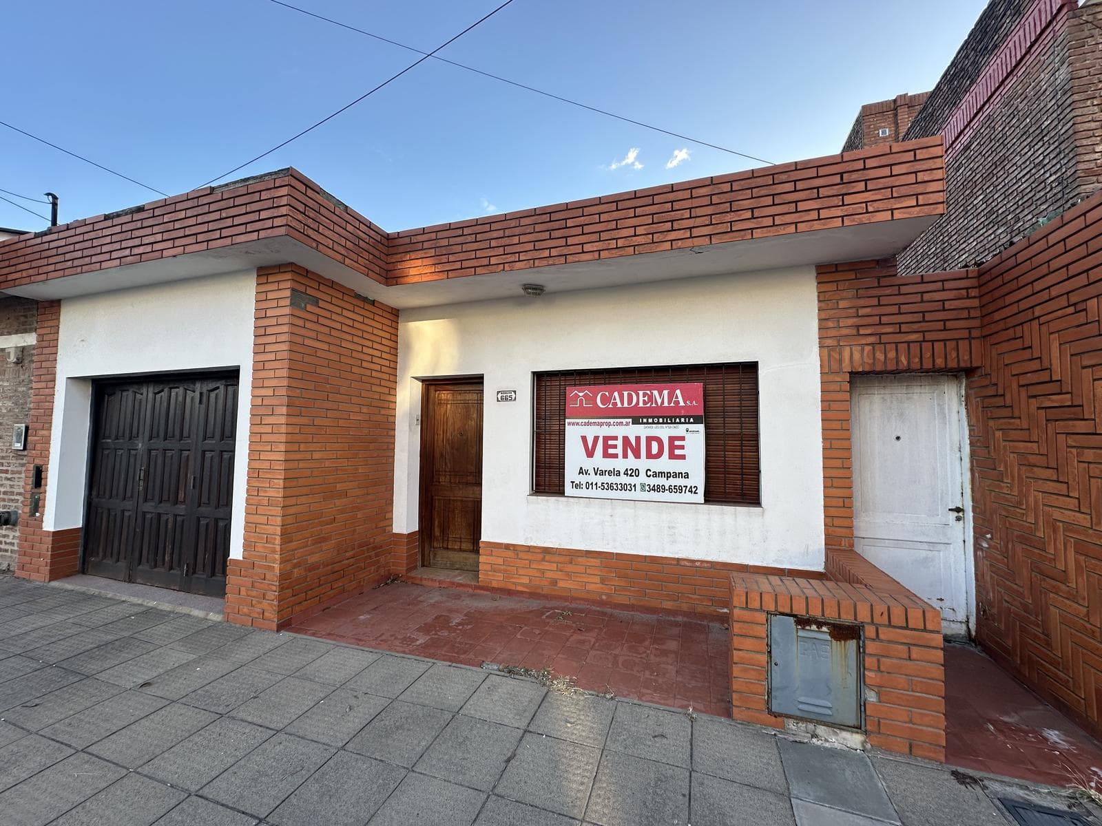 House for sale with 3 bedrooms, a patio with a grill, and a terrace. Includes a garage. Right in the heart of Campana.