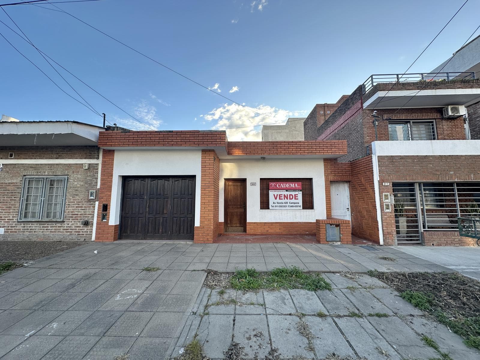 House for sale with 3 bedrooms, a patio with a grill, and a terrace. Includes a garage. Right in the heart of Campana.