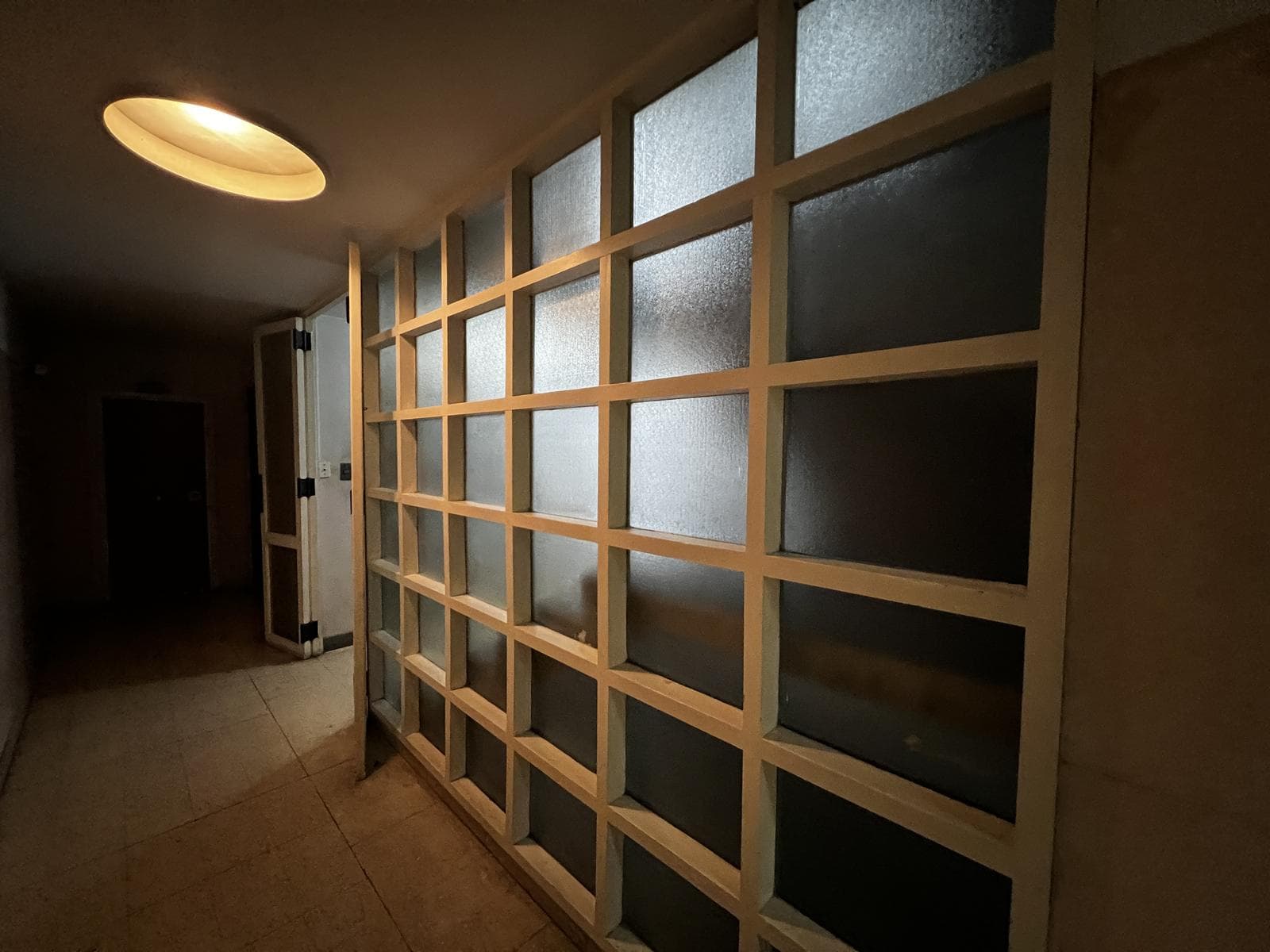 Three-room apartment in need of remodeling in Almagro!