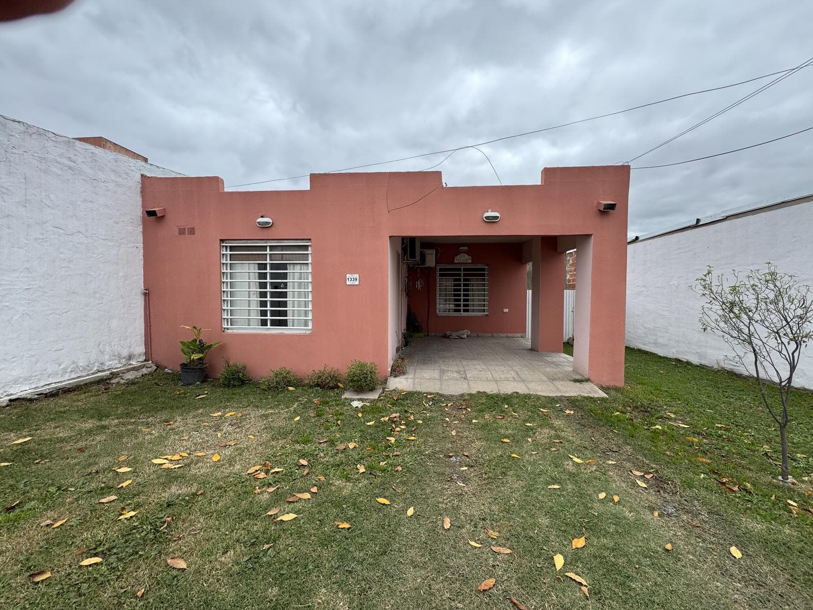 One-bedroom house for sale, with a large yard in a quiet neighborhood