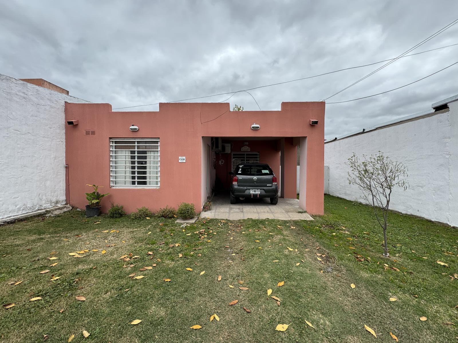 One-bedroom house for sale, with a large yard in a quiet neighborhood