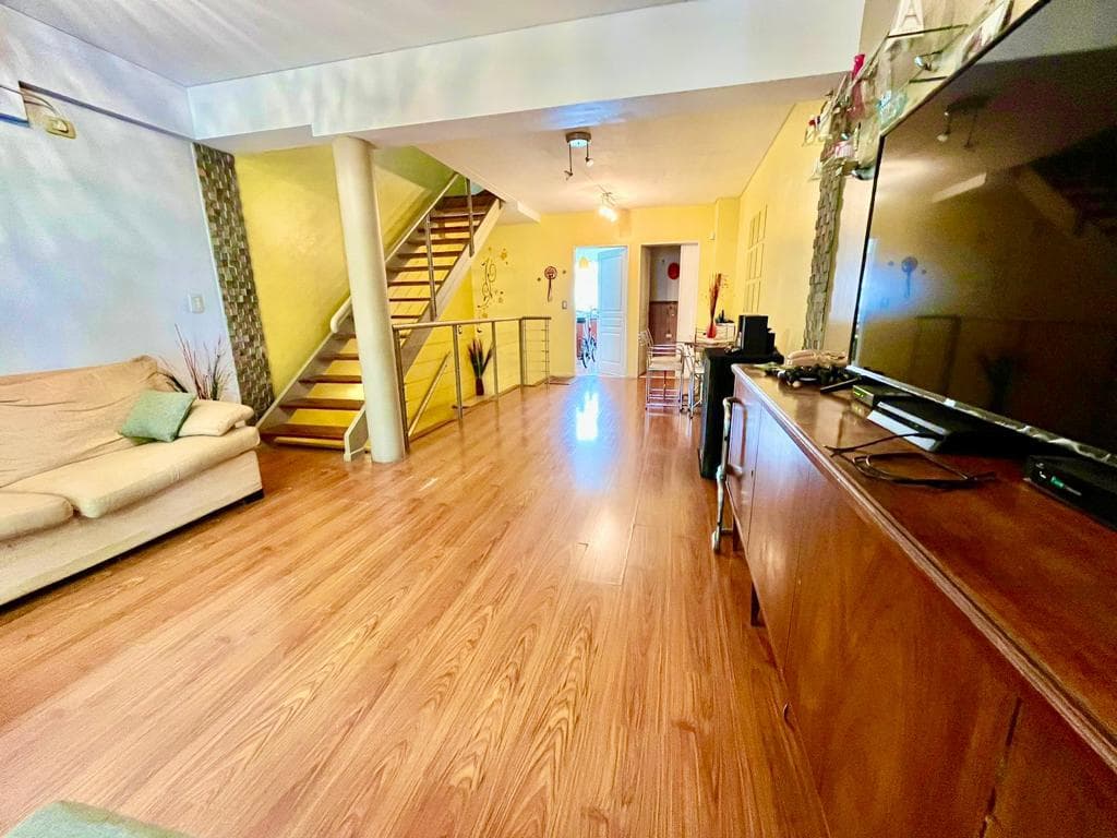 PH STYLE, 4 ROOMS, SEPARATE ENTRANCE, GARAGE, VERY LOW MAINTENANCE FEES