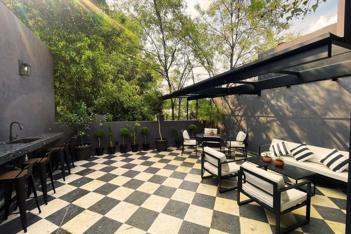House for sale in Condesa with a terrace and commercial zoning