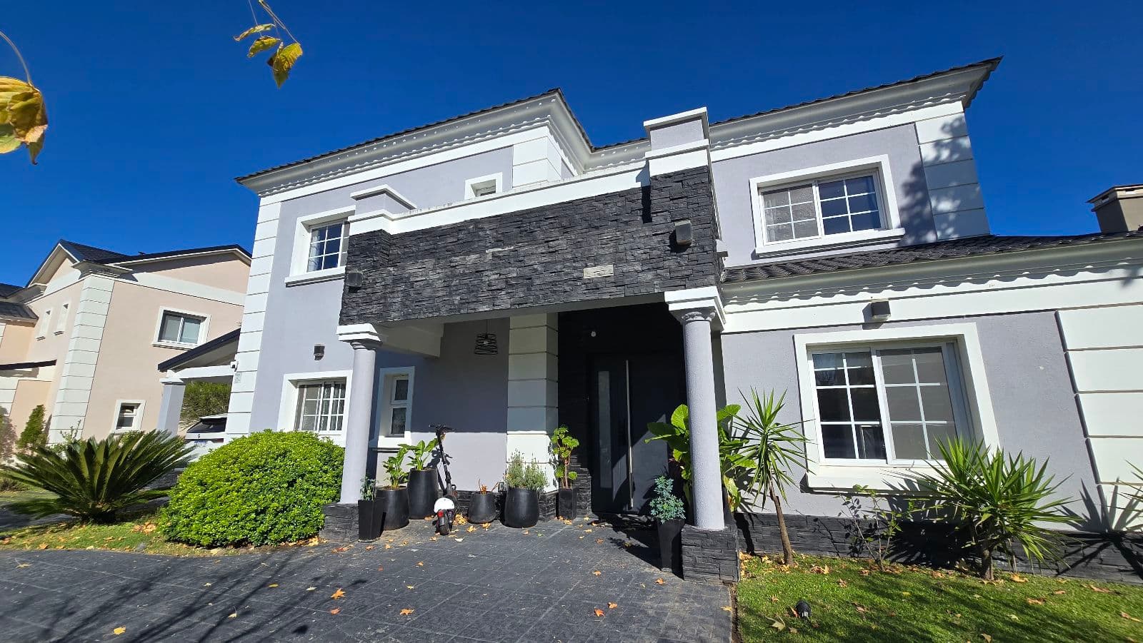 House for rent: 9 rooms, 5 bedrooms, fully furnished, near the water, Glorietas, Nordelta, Tigre