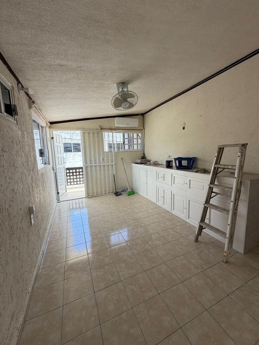 Se Casa Casa en Lombaaardo Toledano Av. Puerto Juarez