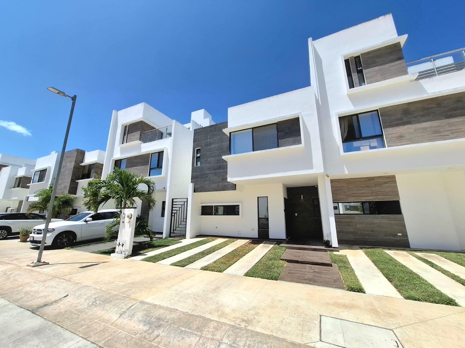 Three-bedroom house for sale in Playa del Carmen, El Encuentro Residencial.