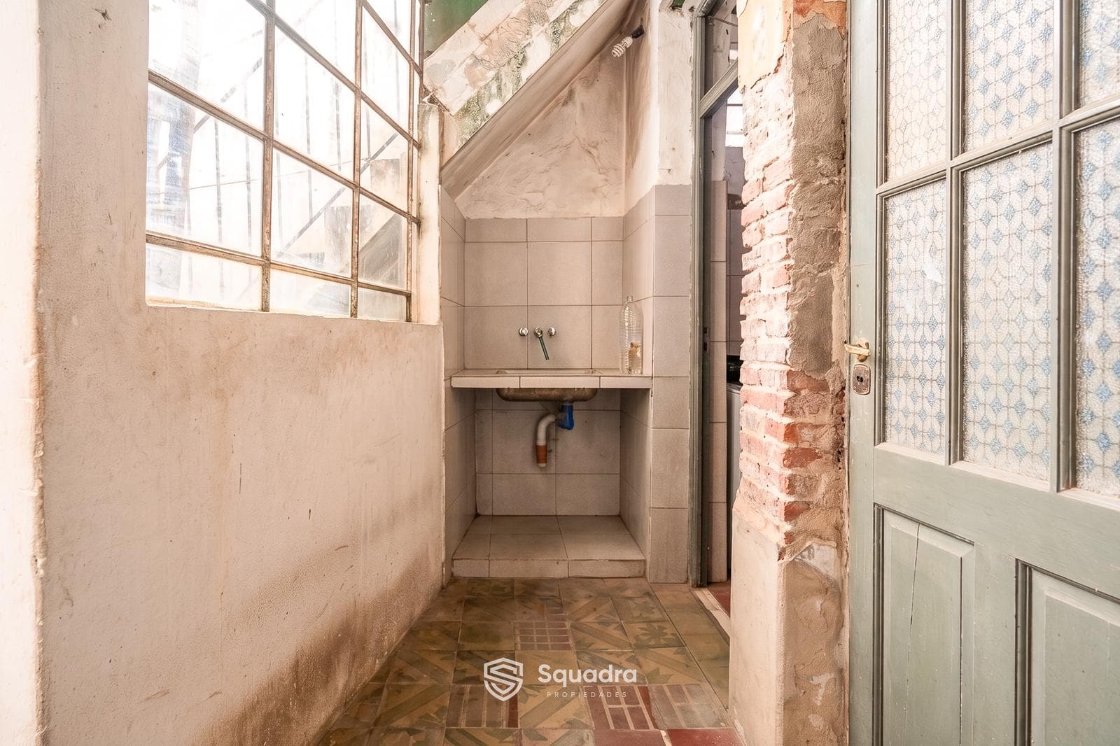 FOR SALE | TRADE-IN - Commercial space and corridor-style apartment - QUALIFIES FOR MORTGAGE.