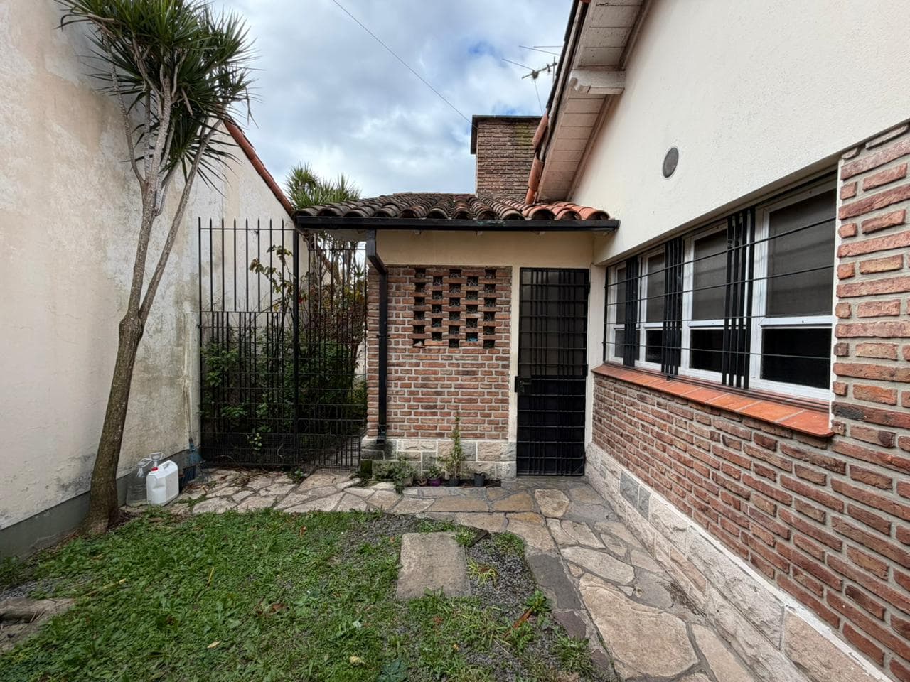 House for Sale with Garden in a Central Area of Adrogue