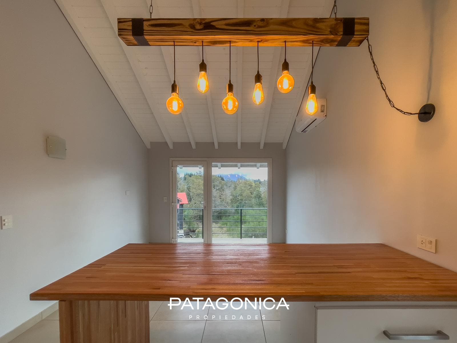 LONG-TERM RENTAL: 2-room apartment. El Mercado neighborhood