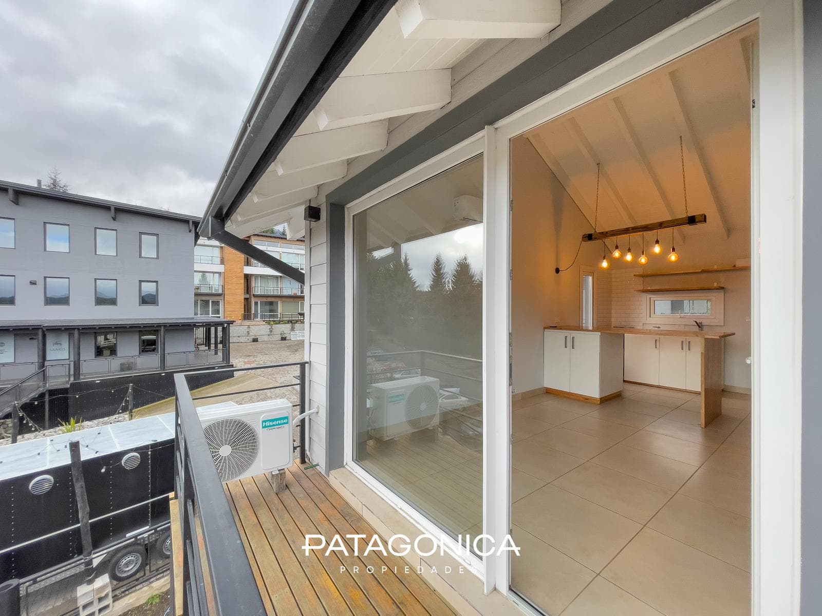 LONG-TERM RENTAL: 2-room apartment. El Mercado neighborhood