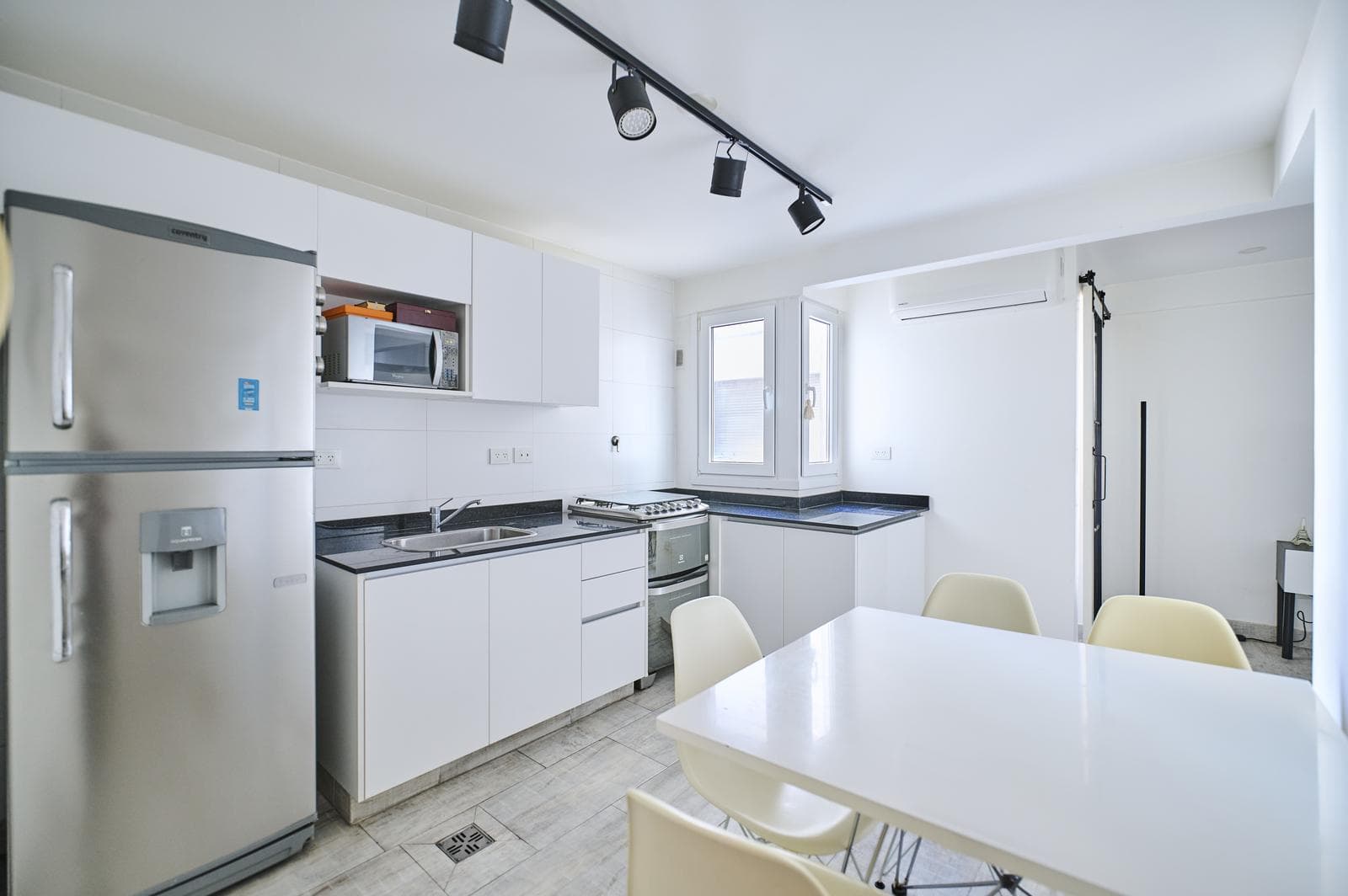 5-room apartment for sale in Palermo with parking space and storage room—COMPLETELY RENOVATED