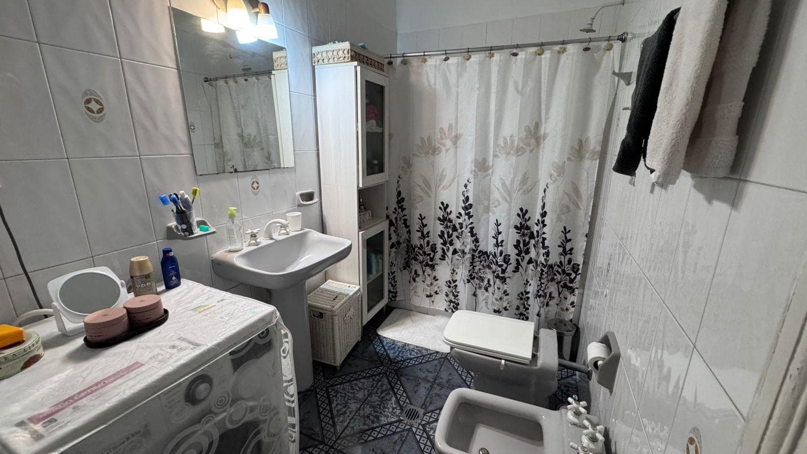 4-Room Apartment with Patio and Grill in Almagro