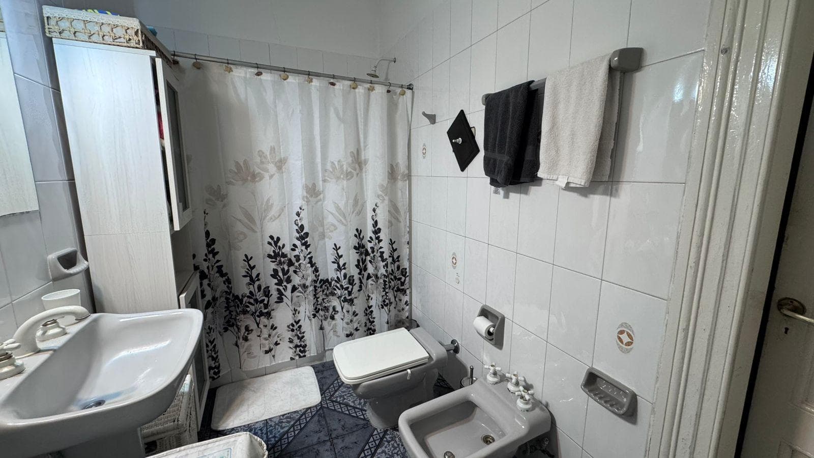 4-Room Apartment with Patio and Grill in Almagro