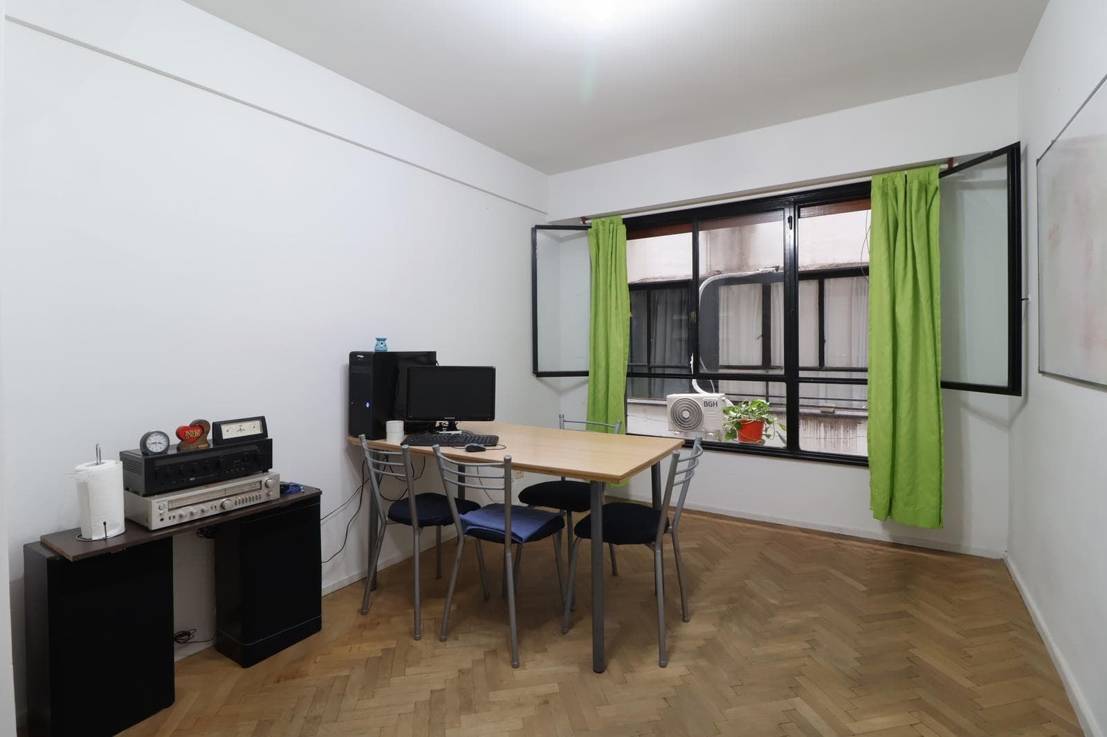 2-room apartment—separate kitchen—full bathroom—ideal investment—Devoto—for sale