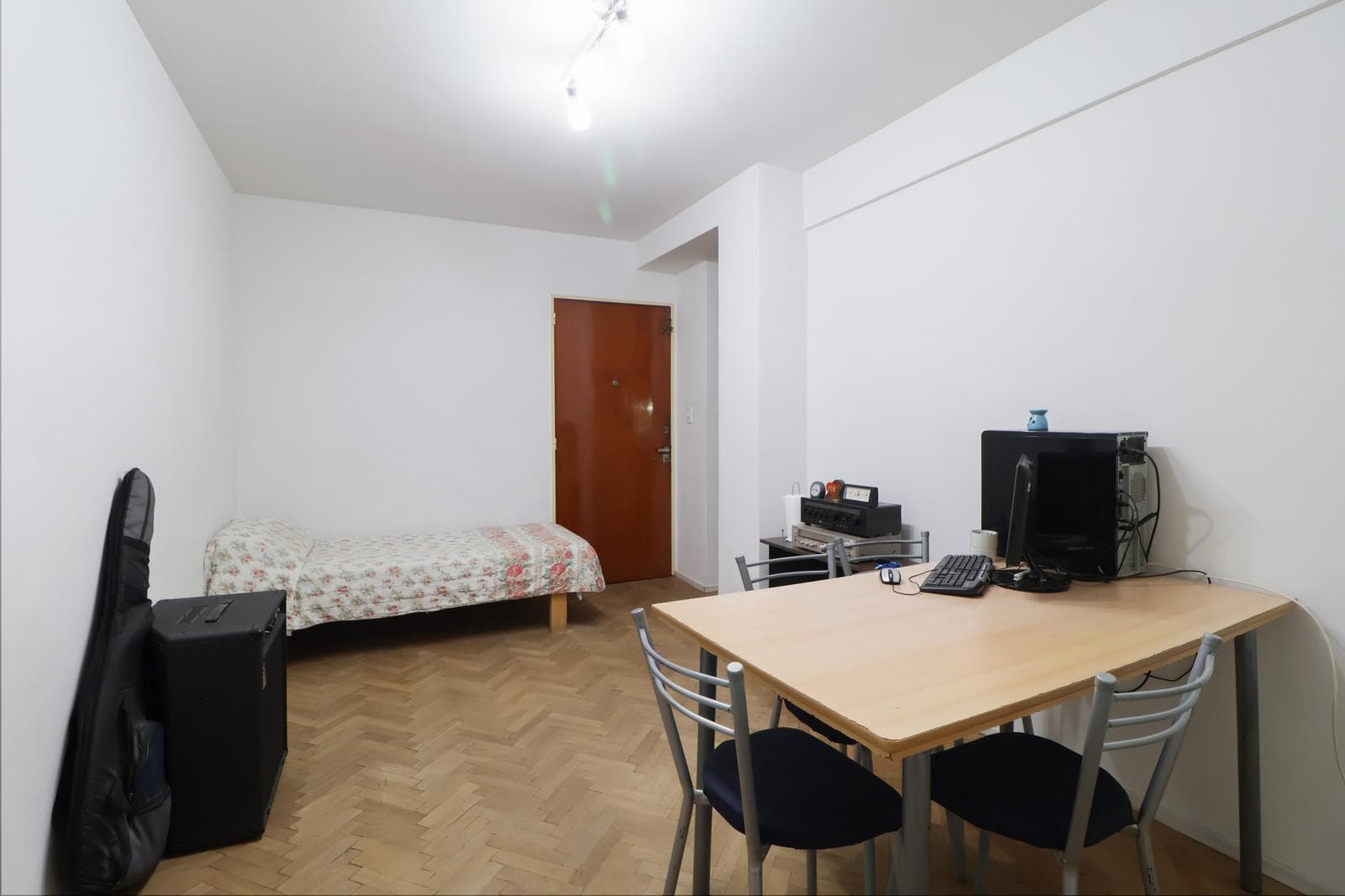 2-room apartment—separate kitchen—full bathroom—ideal investment—Devoto—for sale
