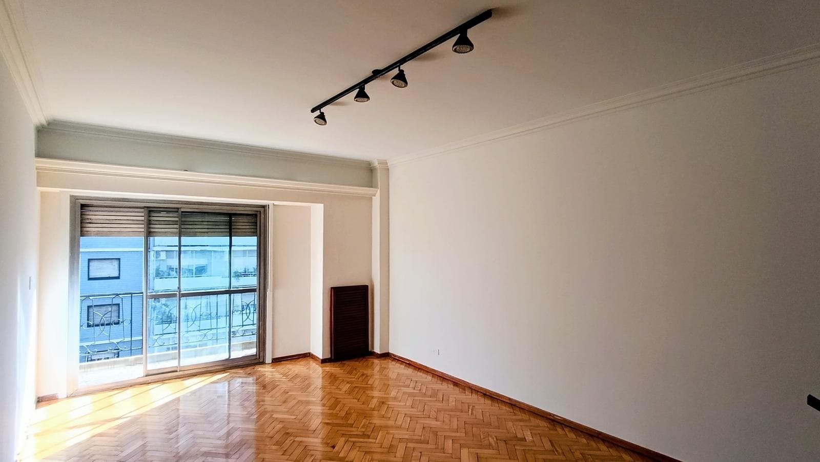 4-room apartment plus maid's quarters for sale in Recoleta—very bright!!!