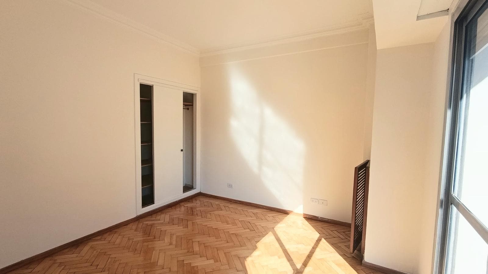 4-room apartment plus maid's quarters for sale in Recoleta—very bright!!!