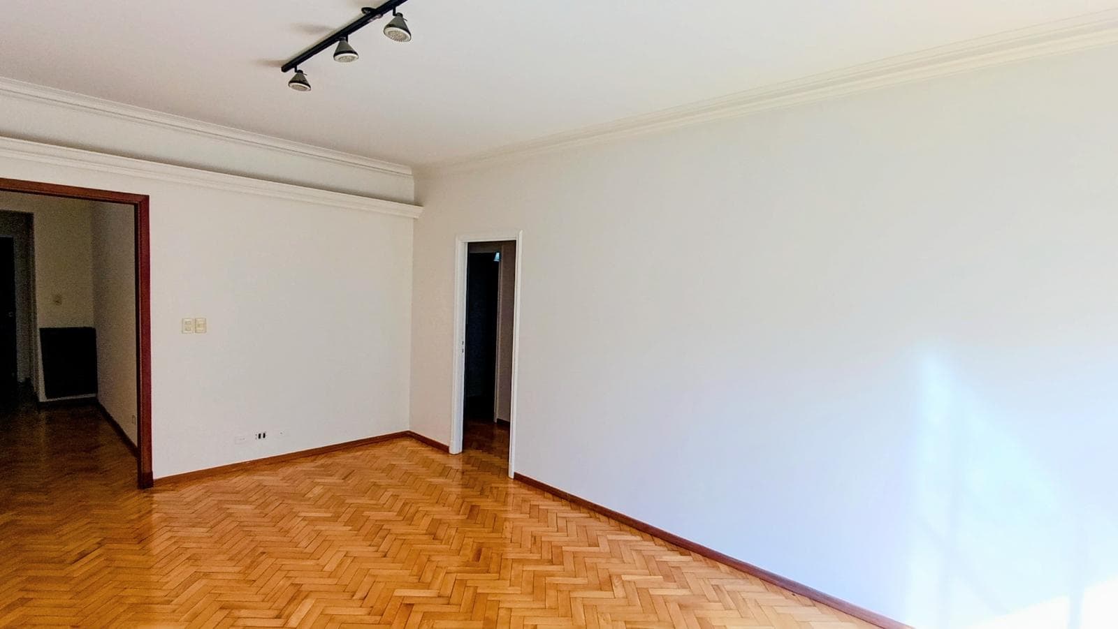 4-room apartment plus maid's quarters for sale in Recoleta—very bright!!!