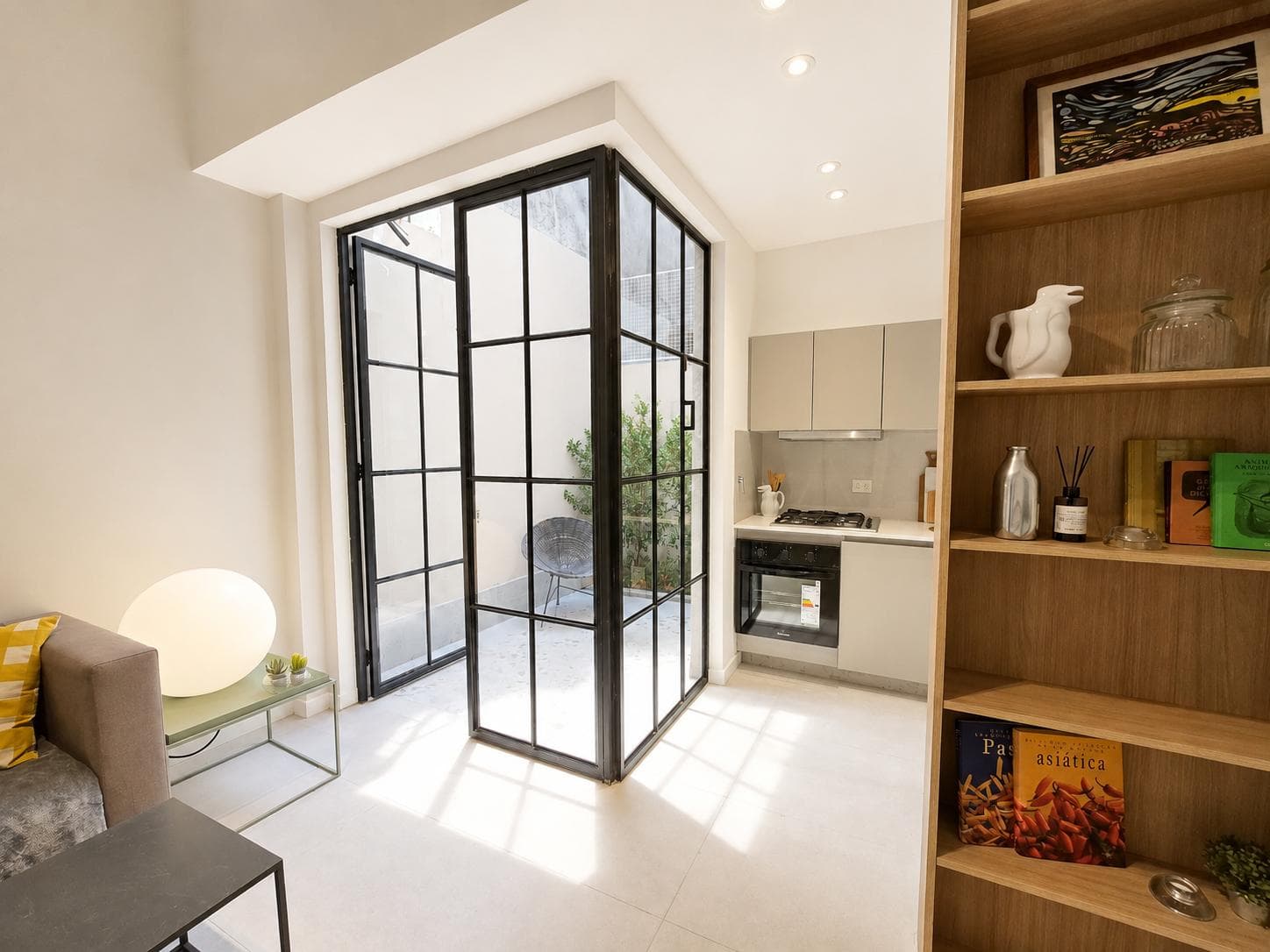 Two-room apartment with a patio in Belgrano, in impeccable condition. Low maintenance fees,