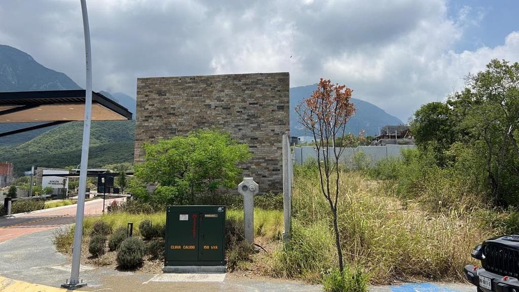 HOUSE FOR SALE IN SIERRA ALTA, 10TH SECTOR