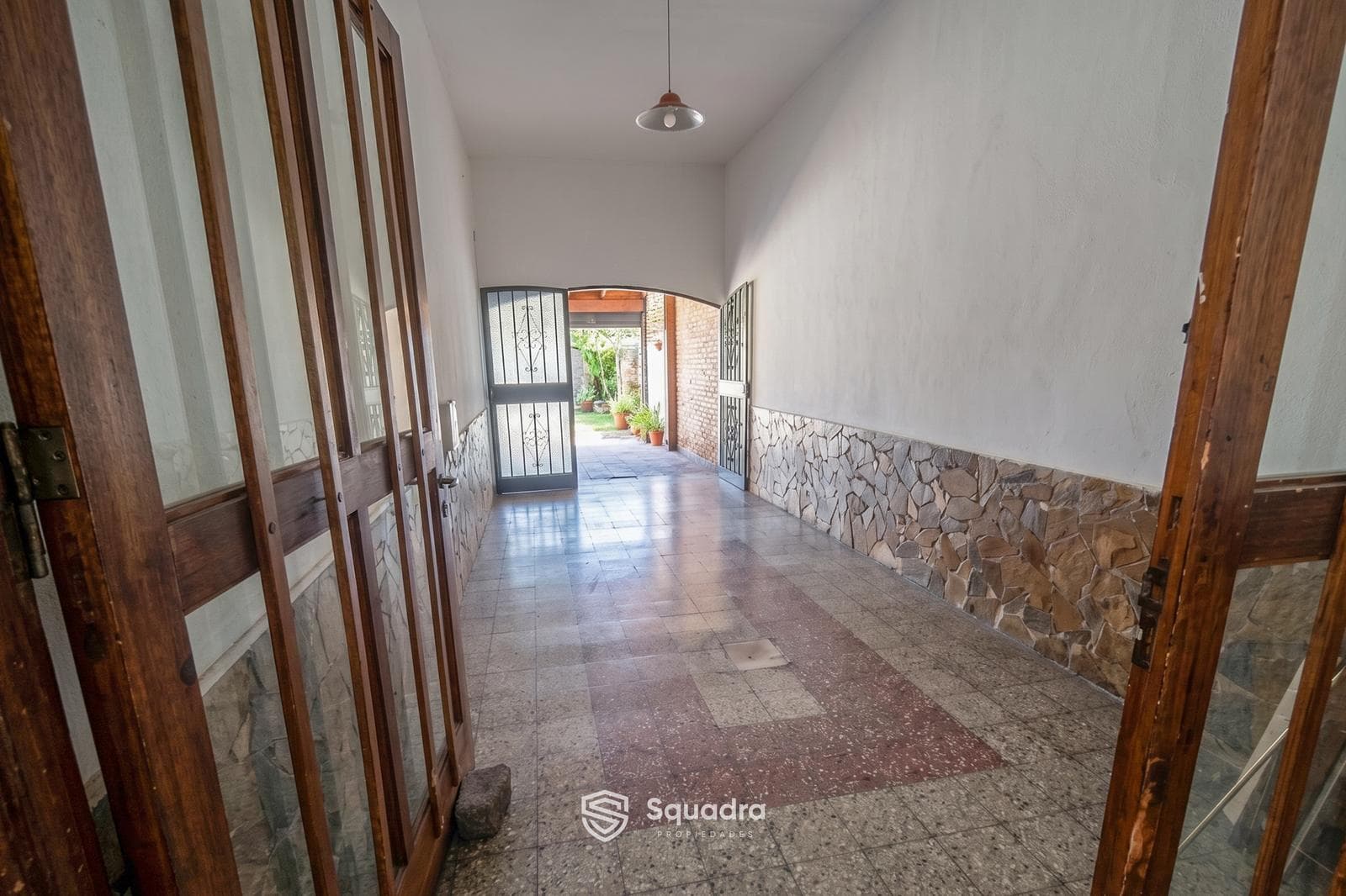 FOR SALE - 2-bedroom house with a patio and a garage. Ntra Sra de la Guardia, Rosario.