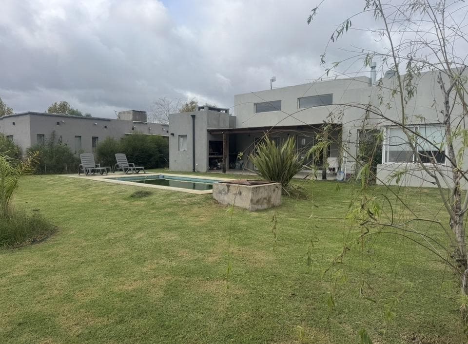 4-room house in the Santa Isabel neighborhood