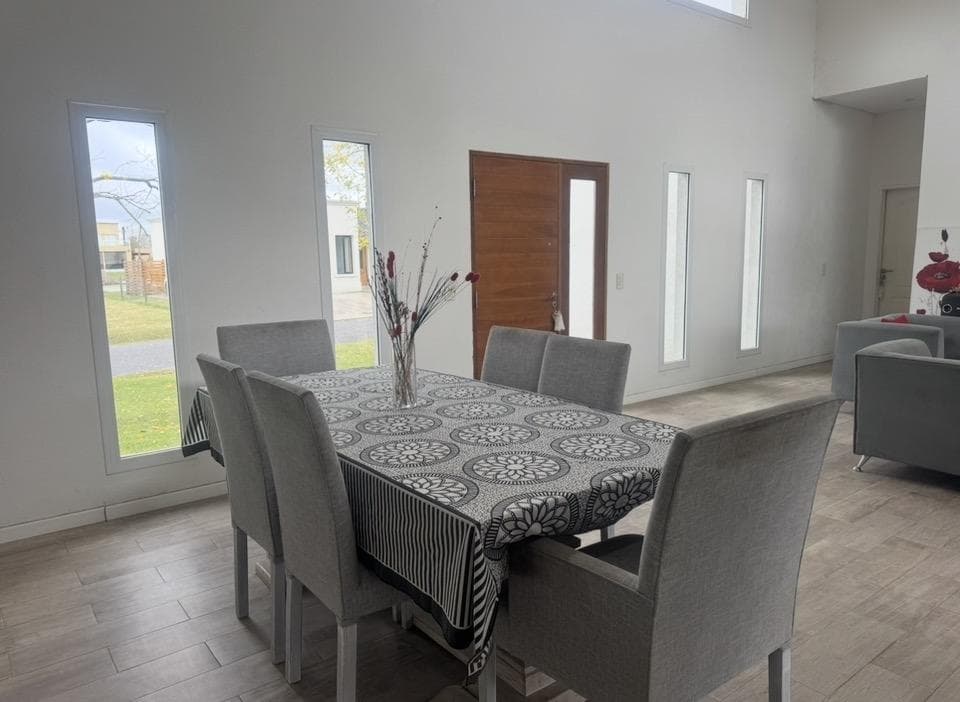4-room house in the Santa Isabel neighborhood