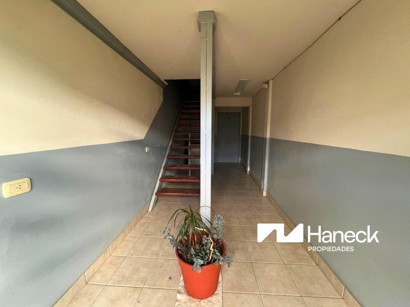 SPACIOUS studio apartment for rent, with covered parking, Bariloche