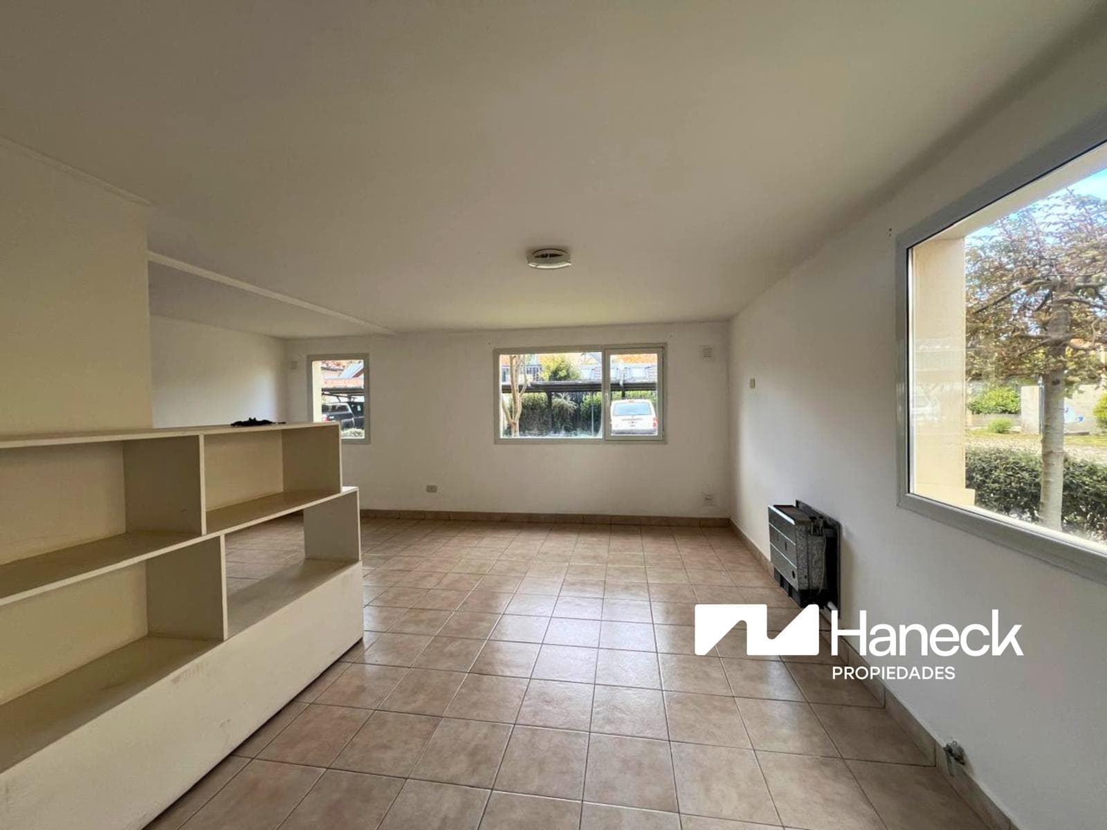SPACIOUS studio apartment for rent, with covered parking, Bariloche