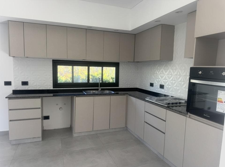 House in the San Matias neighborhood with 6 rooms